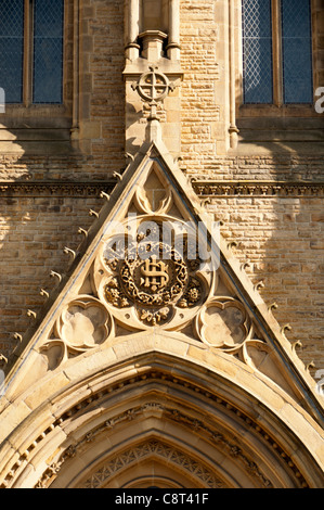 Détail de l'Église catholique du saint Nom de Jésus, Oxford Road, Manchester, England, UK Banque D'Images