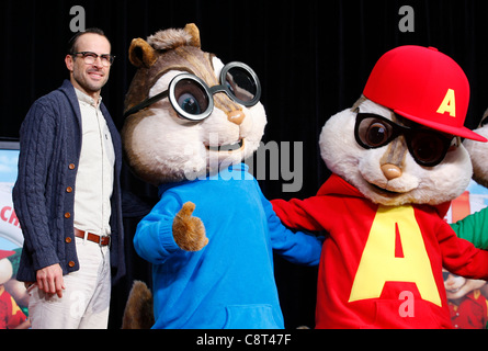JASON LEE & SIMON & ALVIN Alvin et les Chipmunks & cérémonie empreinte de main LOS ANGELES CALIFORNIA USA 01 novembre 2011 Banque D'Images