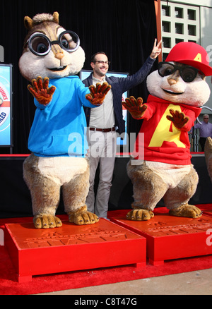 JASON LEE & SIMON & ALVIN Alvin et les Chipmunks & cérémonie empreinte de main LOS ANGELES CALIFORNIA USA 01 novembre 2011 Banque D'Images