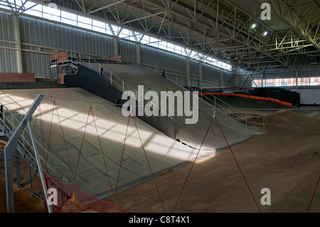 Intérieur de la National Indoor BMX Centre à Sportcity, Eastlands, Clayton, Manchester, Angleterre, RU Banque D'Images