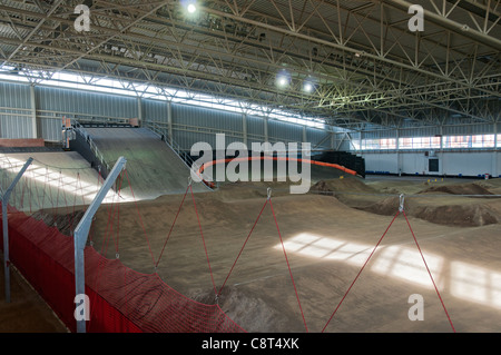 Intérieur de la National Indoor BMX Centre à Sportcity, Eastlands, Clayton, Manchester, Angleterre, RU Banque D'Images