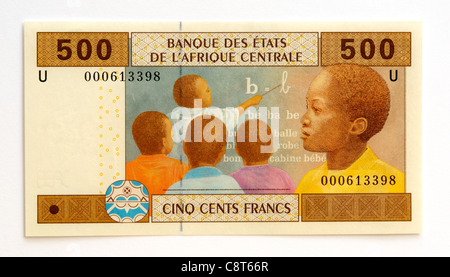 Cameroun 500 Cinq cent billets de banque en francs. Banque D'Images