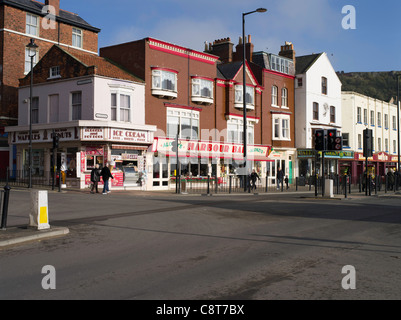 dh South Bay SCARBOROUGH NORTH YORKSHIRE Harbour Bar station balnéaire Scarborough Seafront café Banque D'Images