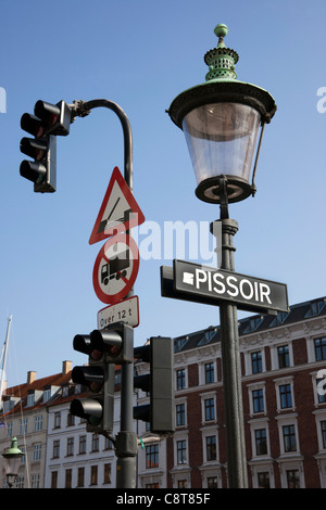 Street signs in Nyhavn. Copenhague. Danemark Banque D'Images