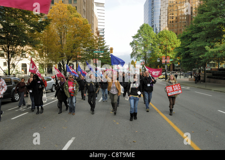 Les délégués de l'union nationale du travail SCFP-CPFP mars au centre-ville de Vancouver à l'appui de 'occuper' Vancouver. Vancouver - le 1 novembre 2011 Banque D'Images