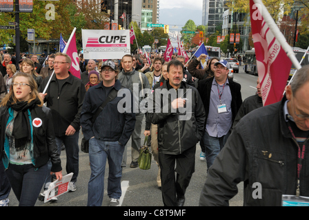 Les délégués de l'union nationale du travail SCFP-CPFP mars au centre-ville de Vancouver à l'appui de 'occuper' Vancouver. Vancouver - le 1 novembre 2011 Banque D'Images