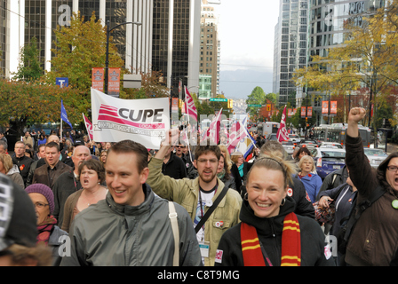 Les délégués de l'union nationale du travail SCFP-CPFP mars au centre-ville de Vancouver à l'appui de 'occuper' Vancouver. Vancouver - le 1 novembre 2011 Banque D'Images