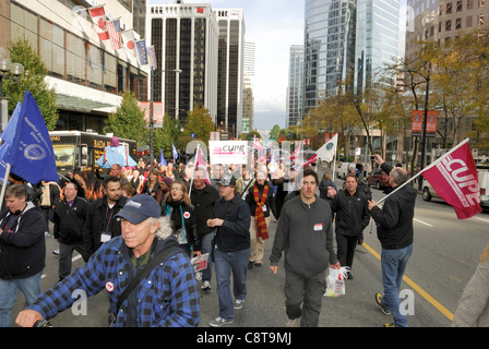 Les délégués de l'union nationale du travail SCFP-CPFP mars au centre-ville de Vancouver à l'appui de 'occuper' Vancouver. Vancouver - le 1 novembre 2011 Banque D'Images