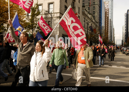 Les délégués de l'union nationale du travail SCFP-CPFP mars au centre-ville de Vancouver à l'appui de 'occuper' Vancouver. Vancouver - le 1 novembre 2011 Banque D'Images