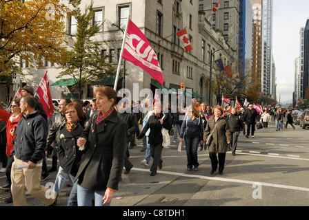 Les délégués de l'union nationale du travail SCFP-CPFP mars au centre-ville de Vancouver à l'appui de 'occuper' Vancouver. Vancouver - le 1 novembre 2011 Banque D'Images