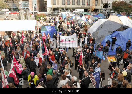 Les délégués de l'union nationale du travail SCFP - CPFP rassemblement à la Vancouver Art Gallery à l'appui de 'occuper' Vancouver. Vancouver - le 1 novembre 2011 Banque D'Images