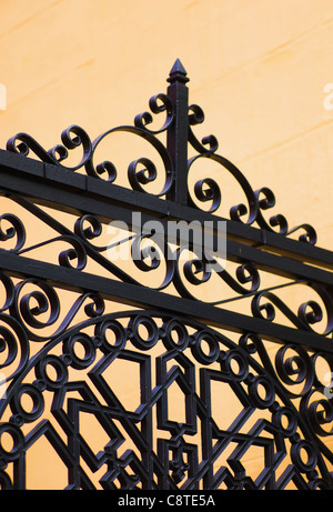 USA, Caroline du Sud, Charleston, Close up of ornate détail de porte de fer Banque D'Images