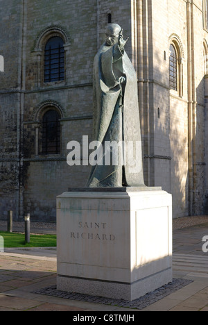 Statue de Saint Marc l'extérieur de la cathédrale de Chichester. West Sussex. L'Angleterre Banque D'Images