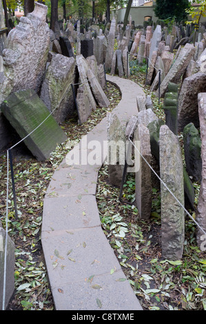 Vieux cimetière juif de Josefov à Prague en République Tchèque Banque D'Images