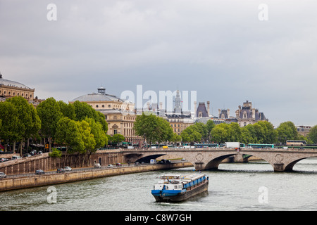 Pont de pierre sur Seine in Paris France. Banque D'Images