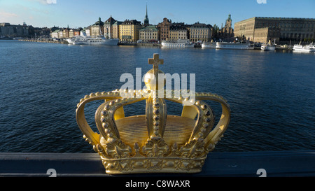 Vue panoramique sur Gamla Stan, vieille ville, à Stockholm depuis le pont Skeppsholmen Banque D'Images