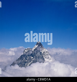 Sommet du Cervin... entouré par des nuages Zermatt Valais Suisse Banque D'Images