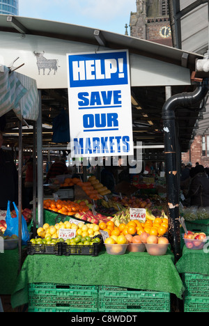 Les fruits et légumes pour la vente dans le marché en plein air de Bull Ring à Birmingham Banque D'Images