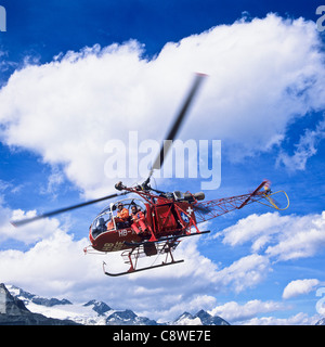 Hélicoptère de sauvetage Alouette II en vol Zermatt Valais Suisse Europe Banque D'Images