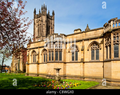 La Cathédrale de Manchester sur la rue Victoria, dans le centre de Manchester un bâtiment médiéval dans le style gothique perpendiculaire Banque D'Images