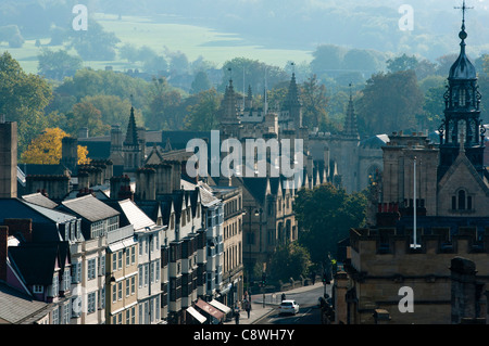 High Street vu du haut de l'église de l'Université de St Marie la Vierge Oxford UK Banque D'Images