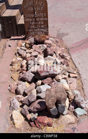 La tombe de cow-boy rigolo, Calico Ghost ville minière abandonnée, Yermo, Comté de San Bernardino, Californie, USA Banque D'Images