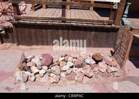 La tombe de cow-boy rigolo, Calico Ghost ville minière abandonnée, Yermo, Comté de San Bernardino, Californie, USA Banque D'Images