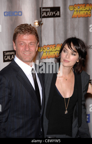 Sean Bean, Lena Headey aux arrivées de Scream Awards 2011 par Spike TV, Universal Studios, Los Angeles, CA 15 Octobre, 2011. Banque D'Images