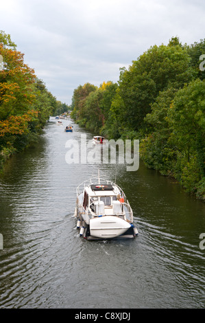 À l'approche de Sunbury, Tamise, Sunbury, Surrey, UK Banque D'Images