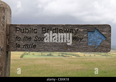 Panneau bridleway public près de Jack & Jill éoliennes sur les South Downs Way près de Clayton South Downs, East Sussex, Angleterre, Royaume-Uni Banque D'Images