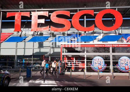 Tesco superstore supplémentaire extérieur, Glasgow, Écosse. Banque D'Images