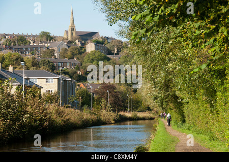 Huddersfield le canal étroit à Mossley, Tameside, Greater Manchester, Angleterre, RU Banque D'Images