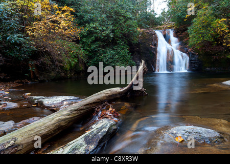 Trou Bleu falls dans le nord de la Géorgie. Banque D'Images