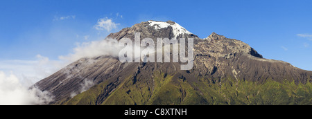 Volcan TUNGURAHUA PANORAMA PIC C'EST LA PARTIE OÙ LA LAVE SORT L'UN DES VOLCANS LES PLUS ACTIFS D'AMÉRIQUE DU SUD Banque D'Images