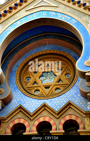 Prague, République tchèque. Synagogue jubilaire / Jubilejni synagoga (Jerusalemska n° 5 ; 1908) détail façade Banque D'Images