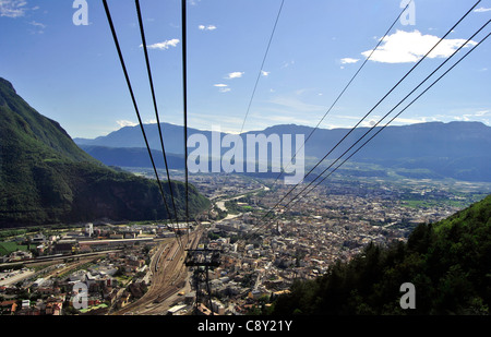 Téléphérique sur la montagne, à Bolzano, Italie, Tyrol du Sud Banque D'Images