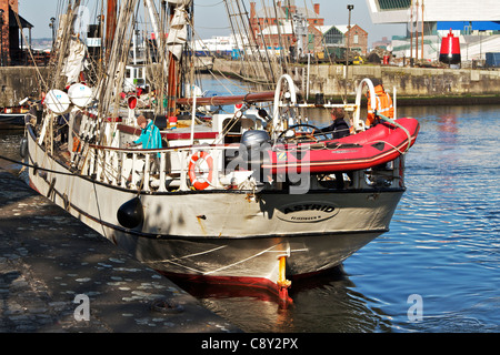 Deux mâts Brick, Astrid, construit en 1918, dans la mobilisation d'un dock de la conserve, Liverpool, Merseyside, Angleterre. UK. Avril 2011 Banque D'Images
