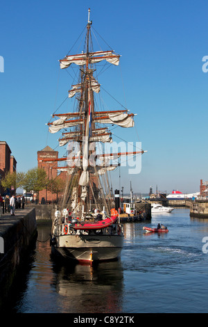 Deux mâts Brick, Astrid, construit en 1918, dans la mobilisation d'un dock de la conserve, Liverpool, Merseyside, Angleterre. UK. Avril 2011 Banque D'Images