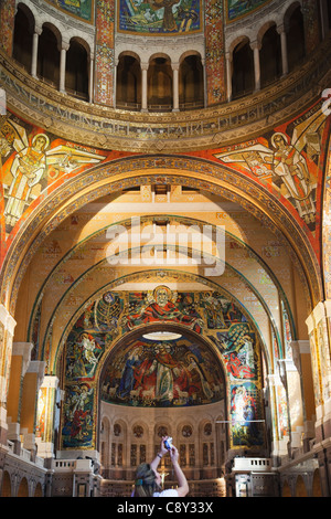 France, Normandie, Lisieux, la Basilique de Sainte Thérèse Banque D'Images