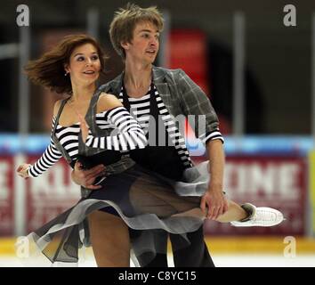 04 11 2011 Figure skating Icechallenge 2011 Graz Autriche Classe paires générale photo montre Barbora Silna et Yuri Kourakine AUT Banque D'Images