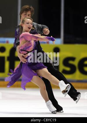 04 11 2011 Figure skating Icechallenge 2011 Graz Autriche Classe paires générale photo montre Siobhan Canedy et Dmitriy Dun UKR Banque D'Images