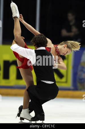 04 11 2011 Figure skating Icechallenge 2011 Graz Autriche Classe paires générale photo montre Zsuzsanna Nagy et Mate Fejes Hun Banque D'Images