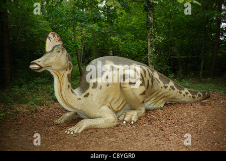 Corythosaurus (casque lizard) dans le parc des dinosaures de Leba (parc à thème), Pologne Banque D'Images