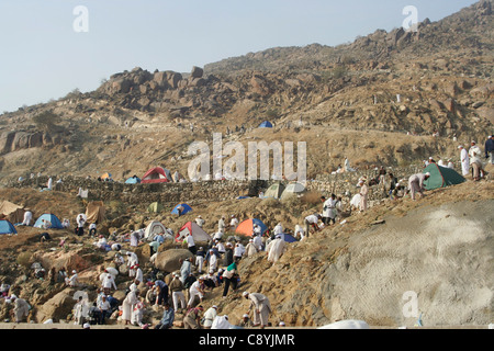 Camping Les pèlerins sur la colline pendant le hadj en Mina, Arabie saoudite. Banque D'Images