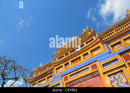 L'Asie, Vietnam, Hue. Porte de la résidence de la Reine Mère. Désigné site du patrimoine mondial de l'UNESCO en 1993, Hué est à l'honneur pour... Banque D'Images