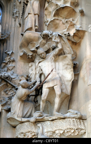 Façade de la Nativité, le meurtre d'enfants par Hérode, Basílica y Templo Expiatorio de la Sagrada Familia, Barcelone, Espagne. Banque D'Images