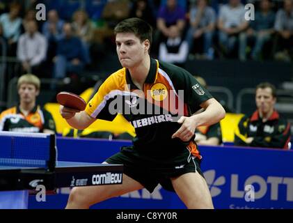 05 11 2011 Magdeburg, Allemagne. Dimitrij Ovtcharov ger demi-finales l'Allemagne contre la Chine Tennis de Table Coupe du Monde par équipe en 2011 l'Arène Getec Magdeburg Banque D'Images