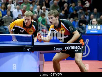 05 11 2011 Magdeburg, Allemagne. Bastian Steger droit et double arbre Patrick ger demi-finales l'Allemagne contre la Chine Tennis de Table Coupe du Monde par équipe en 2011 l'Arène Getec Magdeburg Banque D'Images