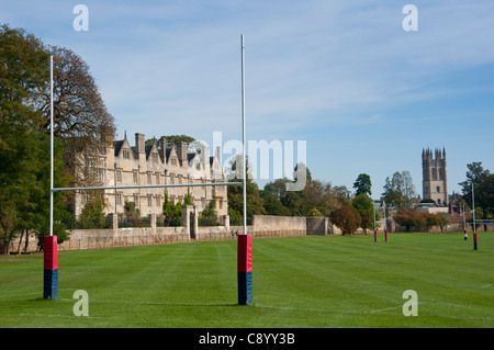 Merton College et les terrains de jeu avec chapelle du Magdalen College dans la distance. Oxford. UK Banque D'Images