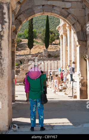 Photo de l'prend Celsus bibliothèque bibliothèque dans l'ancienne ville d'Ephèse en Turquie. Banque D'Images